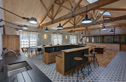 Gondeville Apartment | Luxurious 3-Bed Apartment with Private Bathrooms, Central Location, and Exclusive Truffle Tastings