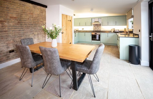 Little Stukeley Cottage | Luxurious 3-bedroom rustic barn conversion