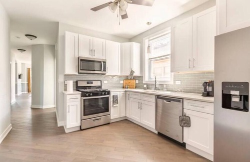 Greater Grand Crossing Apartment | Luxurious 3 Bedroom Getaway