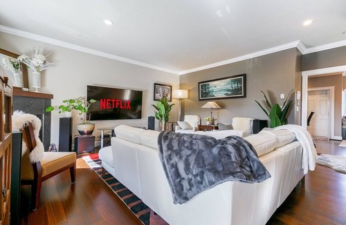 Delta House | Luxurious 3 Bedroom Townhouse in Lovely Ladner BC!