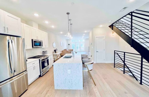 Trinidad Condo | Luxurious 3BDR Penthouse Private Rooftop+ Parking @ H ST Corridor & Capitol Hill