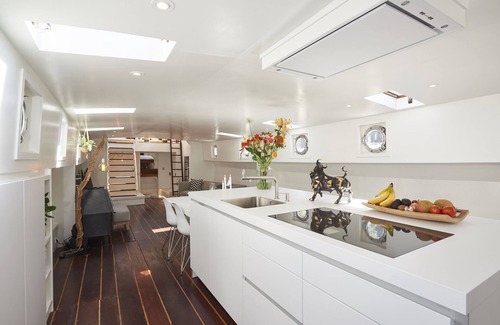 Plantage Boat Rental | Luxurious 3BR/2BA 110m² houseboat in Amsterdam Centre!