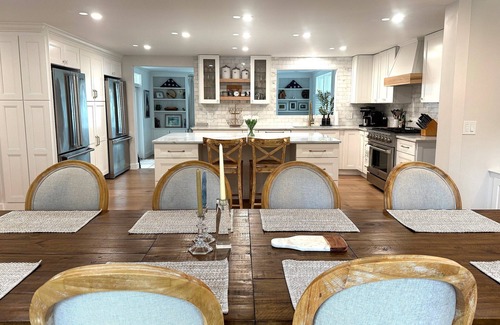 Eastham House | Luxurious 4 Bd/2 Ba Main house with Spa-pool and Separate 1 Bd/1 Ba Apartment