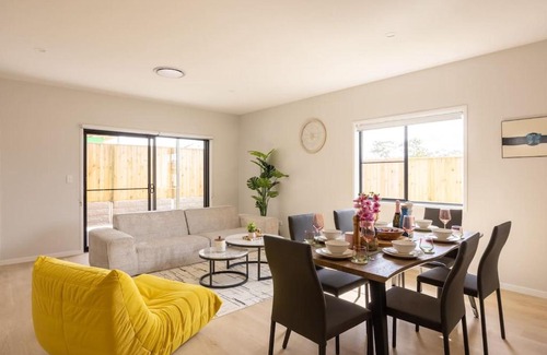 Park Ridge House | Luxurious 4 Bedroom Home with AC, Wi-Fi and SmartTV