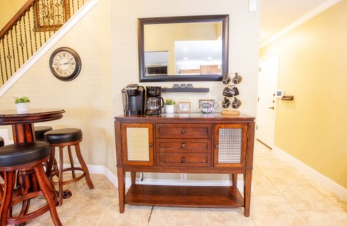 Medina Valley House | Luxurious 4bdrm/13 guest home near Lackland AFB BMT/SeaWorld/Downtown