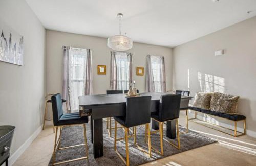 Dupont Circle House | Luxurious 4BR home with patio and parking x Fits 8 to 10