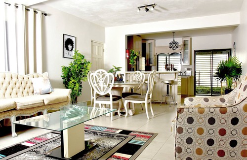 Black River Villa | Luxurious 5-Bedroom Beachfront Paradise - Private Ensuites - Black River Jamaica