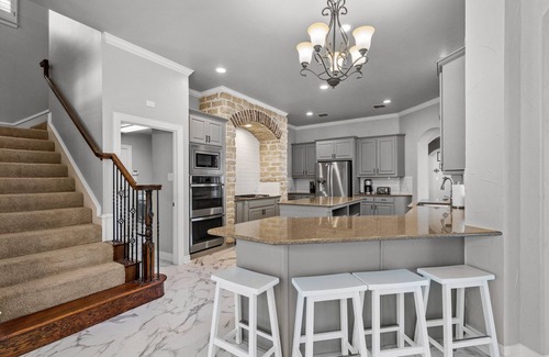Murphy House | Luxurious 5 BR w/Resort Style Pool & Theater Room in Murphy