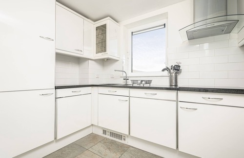 Island Gardens Apartment | Luxurious 5-star apartment next to the River Thames near Central London!