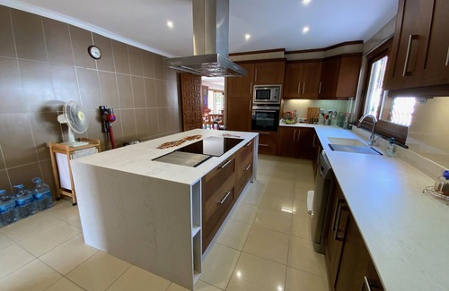 Gandia Villa | Luxurious 6 bed Villa: A/C, 3 bathrooms, office, private Pool & many Sun Decks