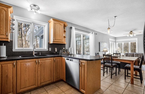 Hawkesbury House | Luxurious 8-Bedroom Retreat with Golf Course Views