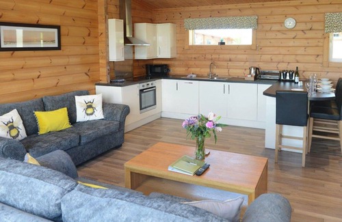Hollym Ski Chalet | Luxurious and contemporary Finnish log lodge.