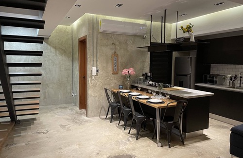 Gascue Apartment | Luxurious and Modern KingBed industrial style loft