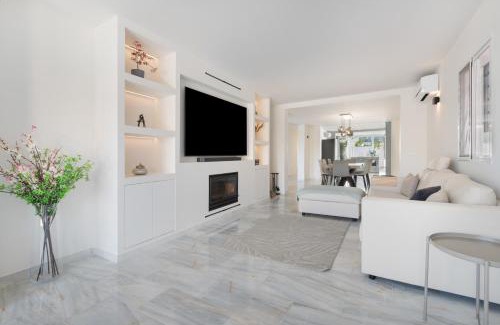 Guadalmar Villa | Luxurious And Modern Family Home