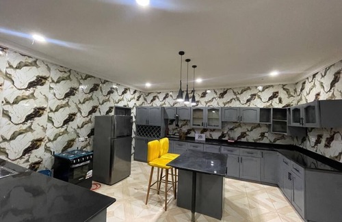 Ibadan Apartment | Luxurious and spacious 4-bedroom apartment with WIFI and AC in Akobo Ibadan
