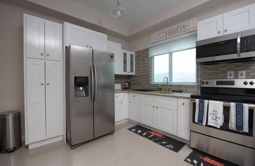 Eastwood Park Apartment | Luxurious Apartment in Kingston!