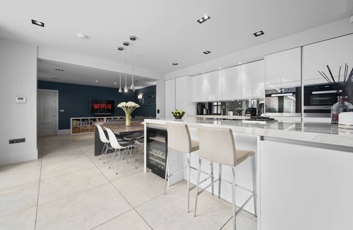 Trafford House | Luxurious Bowdon Mansion by City SuperHost