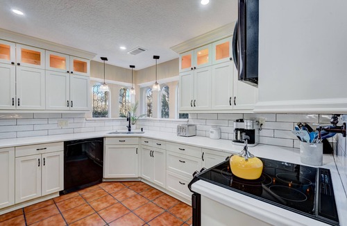Wimbledon Falls House | Luxurious bright 4BR, bkyd oasis w/Game room+Pool