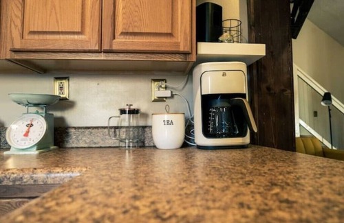Alum Creek Cabin | Luxurious cabin, 6 mi HM trails, 12 mi Charleston