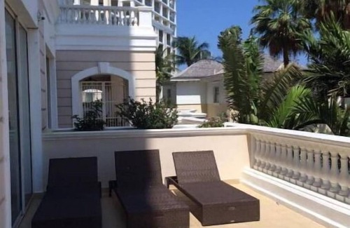 Flankers Condo | luxurious condo beach. front view & spa onsite