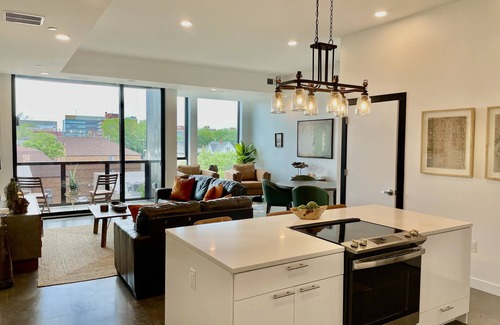 Iowa City Condo | Luxurious Condo in Heart of Downtown Iowa City