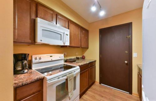 O'Hare Apartment | Luxurious Condo in Top Rated Neighborhood