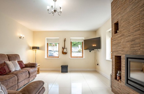 Ballyshannon House | ★ Luxurious Countryside Retreat | Gym & BBQ Hut ★