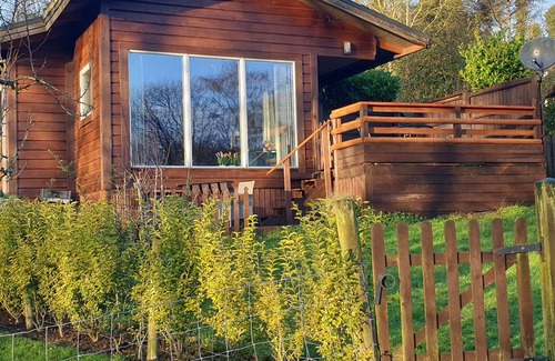 Horton House | Luxurious couples Peak District lodge, hot tub, 3 mins to lake