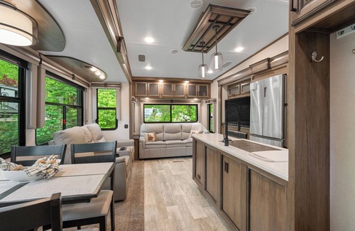 Pittman Center RV Rental | Luxurious Creekside Camper/RV in Gatlinburg, TN w/bunk room & fire pit.