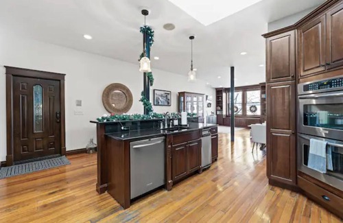 Jefferson City House | Luxurious downtown loft with amazing rooftop views