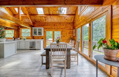 Mount Marion House | Luxurious & Enchanting Log House in Heart of Hudson Valley/Catskills, Upstate NY