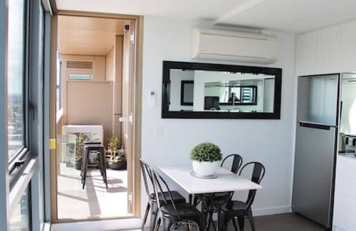 Flemington Apartment | Luxurious Flemington with Stunning Racecourse View