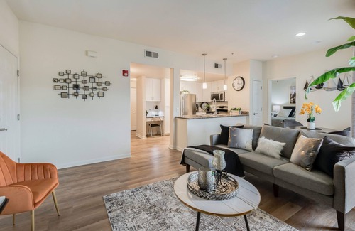 Roseville Apartment | Luxurious Furnished Apartment + Private Garage