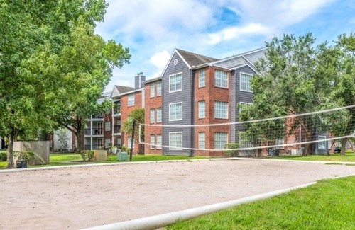 Houston Apartment | Luxurious Getaway near IAH Airport