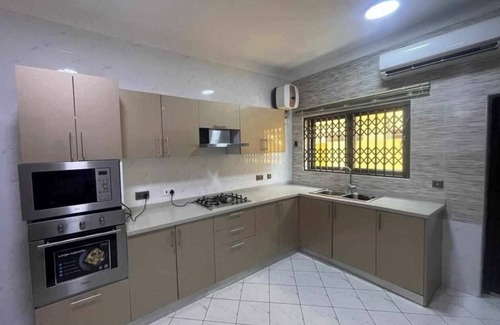 Teshie House | Luxurious 5 bedroom house