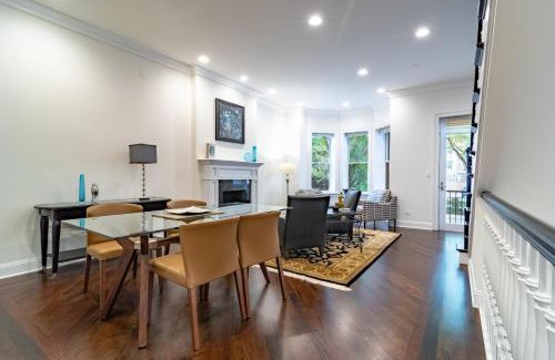 Near North Side Villa | Luxurious Gold Coast 4BR 4-Story Villa with Parking Sleeps 12 Guests
