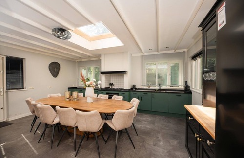 Lieren House | Luxurious group accommodation with stylish decor, modern amenities, six bedrooms, spacious kitchen, and garden, ideal for a relaxing stay.