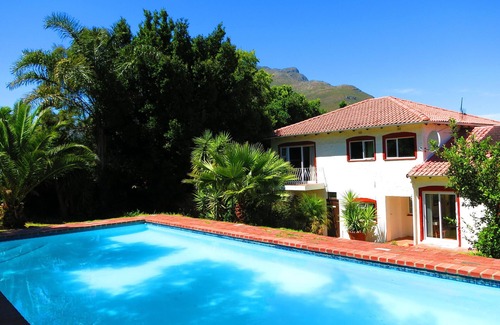 Stellenbosch House | Luxurious holiday home, solar heated pool, near Cape Town
