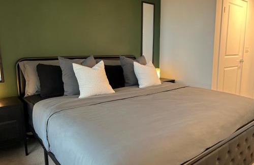 Hollywood Apartment | Luxurious Hollywood Home City View - Free Parking 10mins to Universal Studios