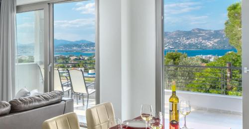 Porto Rafti Apartment | Luxurious House Near the Sea