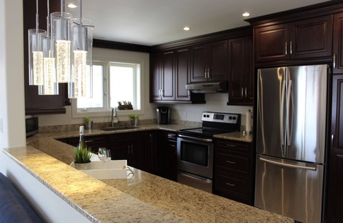 Golden Lake Cottage | Luxurious Lakefront Home - Sleeps 12