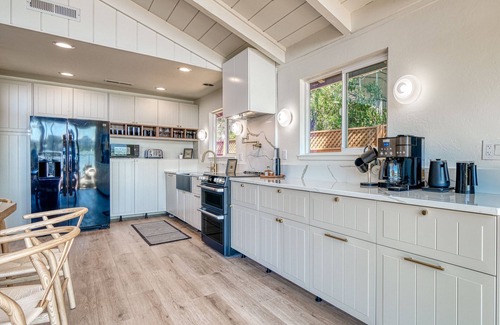 Clear Lake House | Luxurious lakefront with views, deck, spa & your private dock