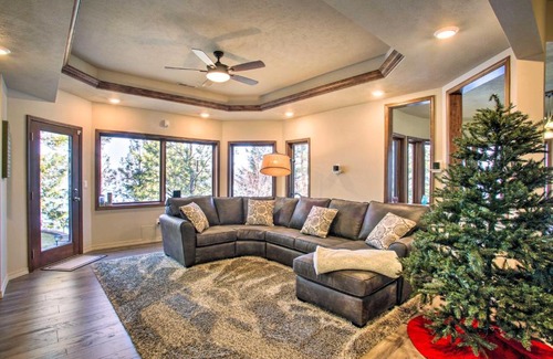 Liberty Lake House | Luxurious Liberty Lake Hideaway with Hot Tub!