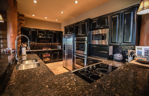 Leavenworth Cabin | Luxurious lodge w/gorgeous mountain views and a private hot tub