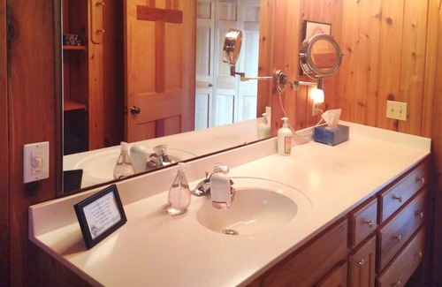 Little Marais Cabin | Luxurious Log Cabin on Lake Superior