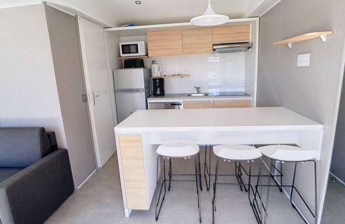 Jullouville-les-Pins House | Luxurious Mobile Home, 4 Guests, Beach Nearby, Heated Pool, Fitness Room, Pet-Friendly