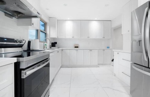Durham Region House | Luxurious Modern Getaway 3BD 2BT Near 401