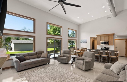 Winneconne House | Luxurious Modern home Built in 2024 On the channel of Lake Winneconne