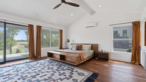 Pleasant Valley House | Luxurious Modern Retreat with Private Pool & Patio