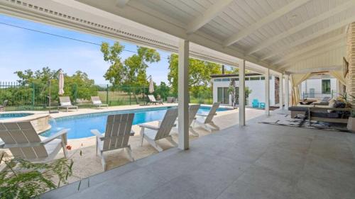 Pleasant Valley House | Luxurious Modern Retreat with Private Pool & Patio